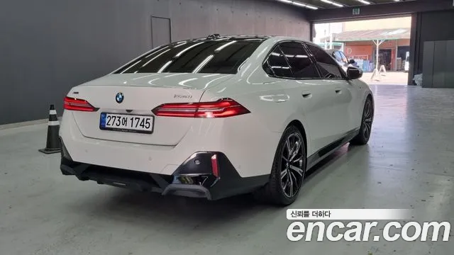 BMW 5 Series G60 — Фото автомобиля 3