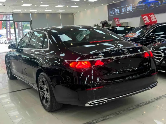 Mercedes-Benz E-Class — Фото автомобиля 6