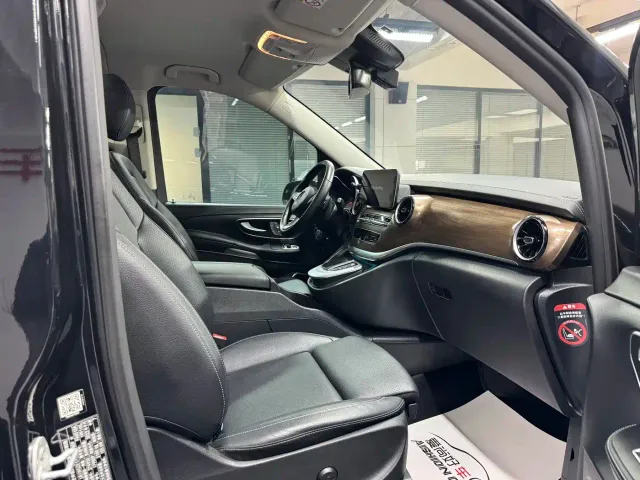 Mercedes-Benz V-Class — Фото автомобиля 11