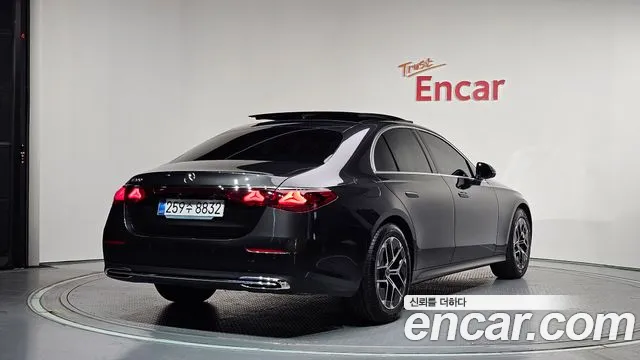 Mercedes-Benz E-Class — Фото автомобиля 2