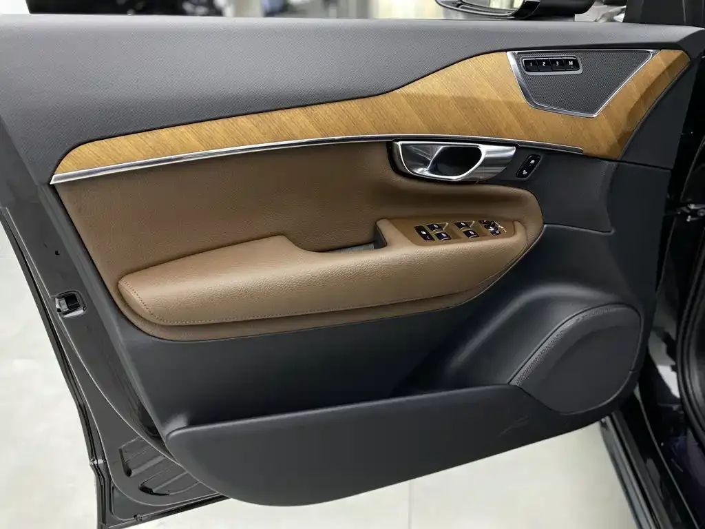 Volvo Volvo XC90 2022 B6 Smart Elite Luxury 7-Seater — Фото автомобиля 12