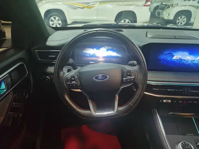 Ford Explorer — Фото автомобиля 14