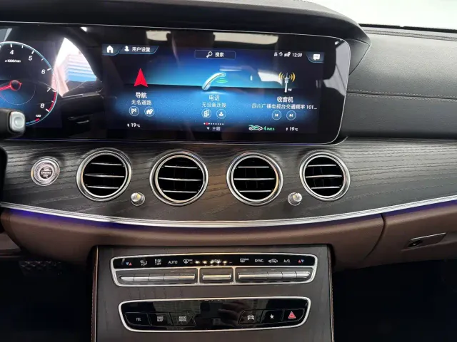 Mercedes-Benz E-Class — Фото автомобиля 18
