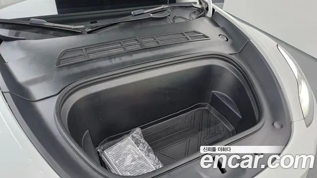 Tesla Model Y — Фото автомобиля 5
