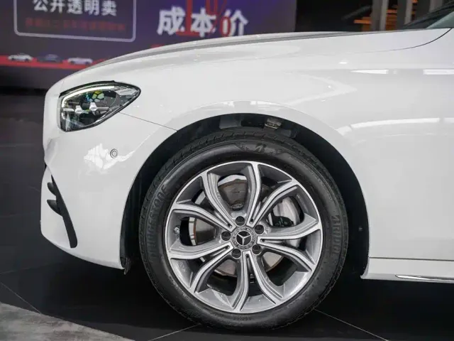 Mercedes-Benz E-Class — Фото автомобиля 21