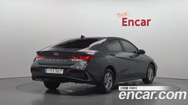 Hyundai Avante CN7 — Фото автомобиля 2