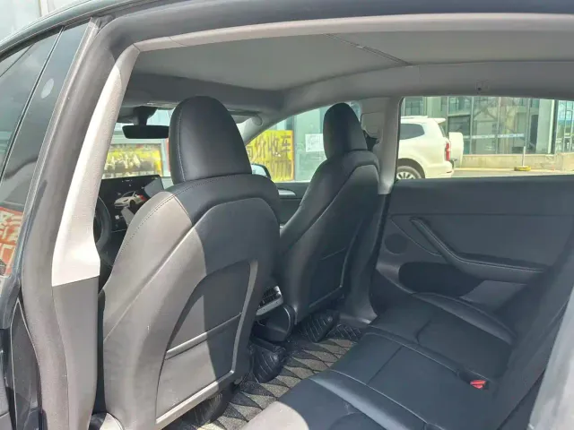 Tesla Model Y — Фото автомобиля 5