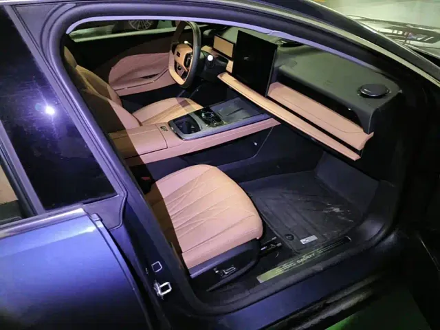 Geely Galaxy Xingyao 8 — Фото автомобиля 10
