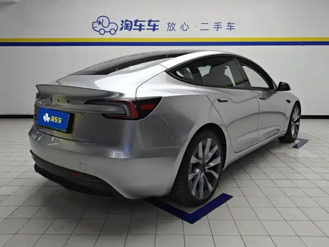 Tesla Model 3 — Фото автомобиля 3
