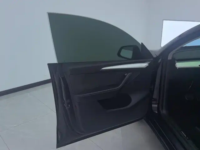 Tesla Model Y — Фото автомобиля 7