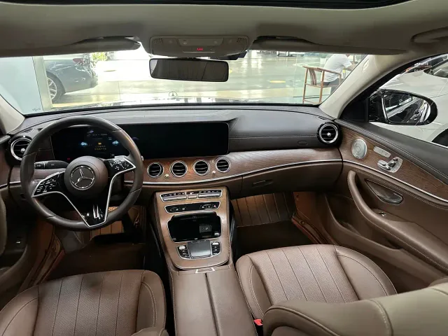 Mercedes-Benz E-Class — Фото автомобиля 6