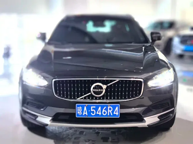 Volvo V90 — Фото автомобиля 2