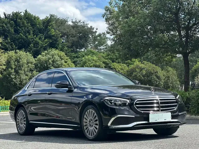 Mercedes-Benz E-Class — Фото автомобиля 3