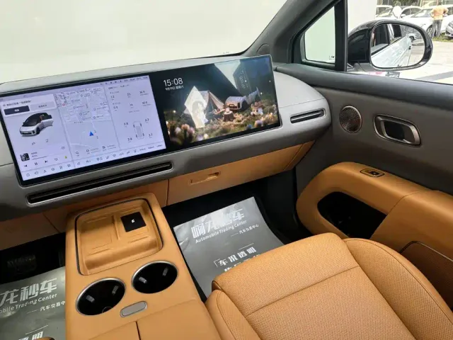 Li Auto i8 — Фото автомобиля 7