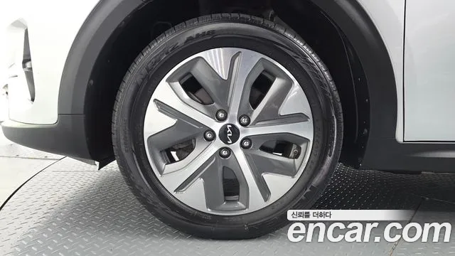 Kia Niro — Фото автомобиля 5