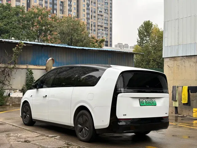 Li Auto MEGA — Фото автомобиля 6