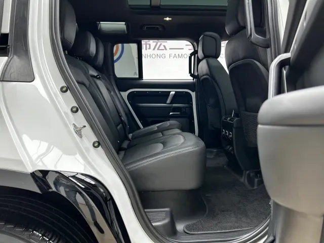 Land Rover Defender — Фото автомобиля 23