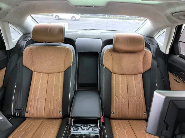 Audi A8 — Фото автомобиля 18