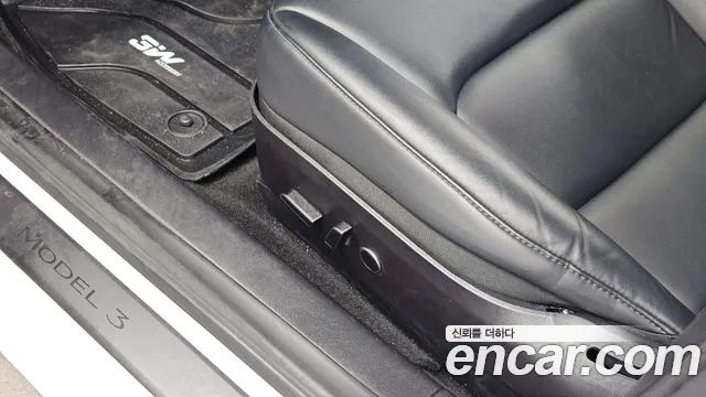 Tesla Model 3 — Фото автомобиля 30
