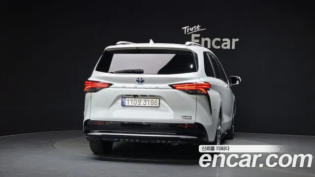 Toyota Sienna — Фото автомобиля 4