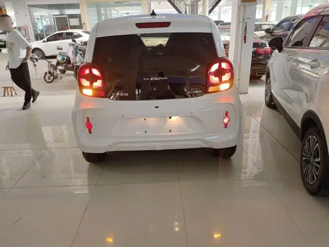 Roewe Clever — Фото автомобиля 5