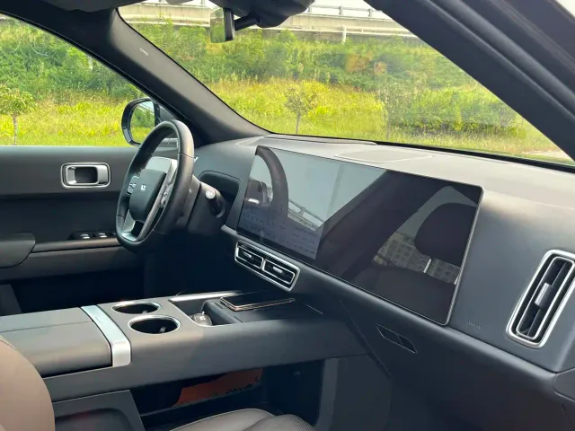 Li Auto L9 — Фото автомобиля 14