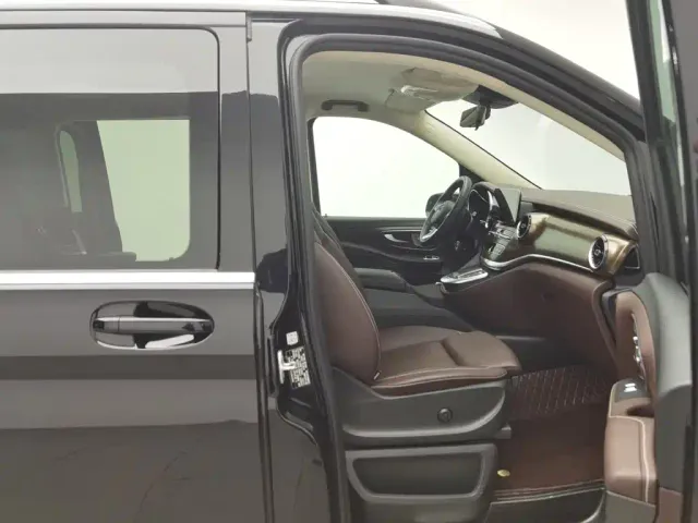 Mercedes-Benz V-Class — Фото автомобиля 23