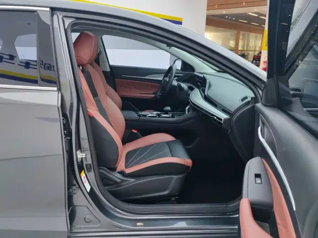 Changan Eado — Фото автомобиля 8