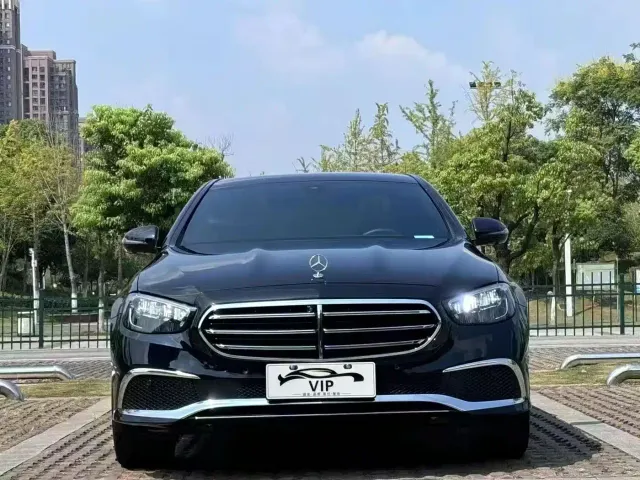 Mercedes-Benz E-Class — Фото автомобиля 2
