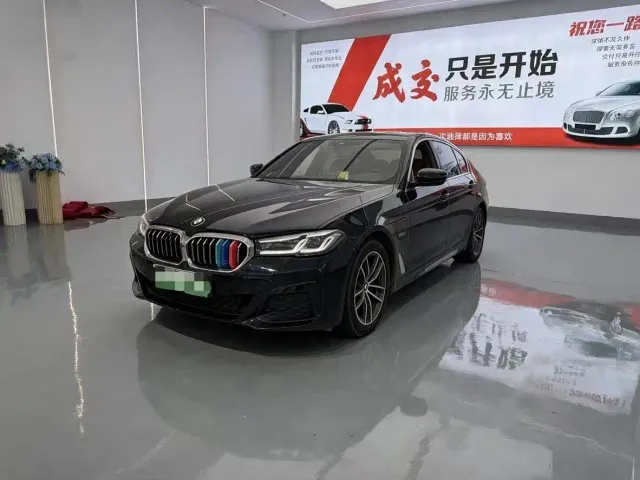 Фотография автомобиля — BMW 5 Series