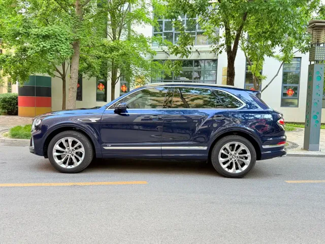 Bentley Bentayga — Фото автомобиля 3