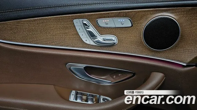Mercedes-Benz E-Class — Фото автомобиля 13