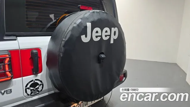 Jeep Wrangler — Фото автомобиля 28
