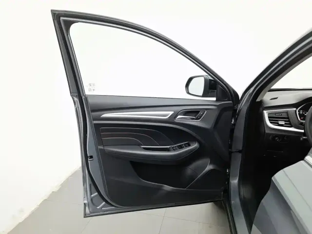 Roewe RX3 — Фото автомобиля 8