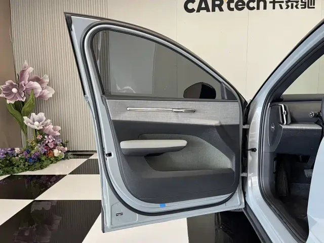 Volvo EX30 — Фото автомобиля 16