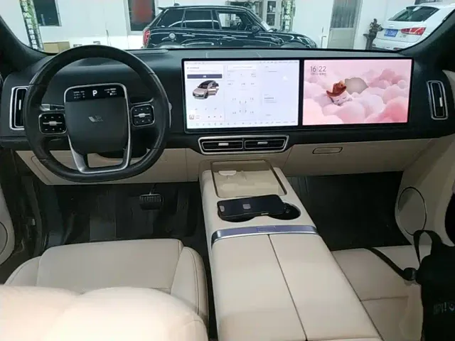 Li Auto L8 — Фото автомобиля 9