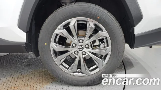 Toyota RAV4 — Фото автомобиля 21