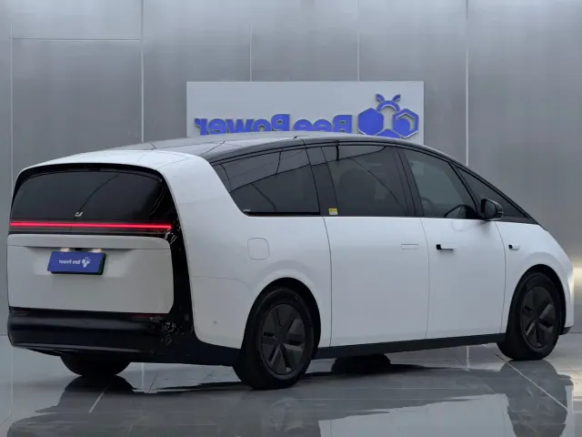 Li Auto MEGA — Фото автомобиля 8