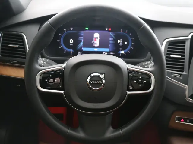 Volvo XC90 — Фото автомобиля 13