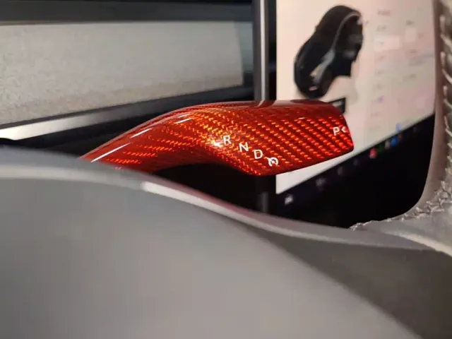 Tesla Model Y — Фото автомобиля 13