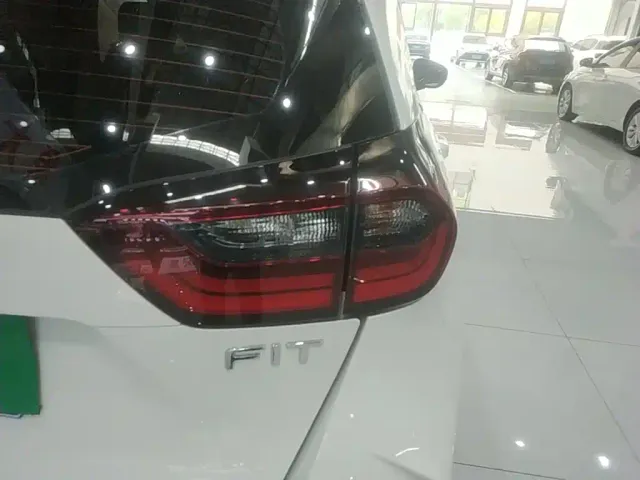 Honda Fit — Фото автомобиля 7