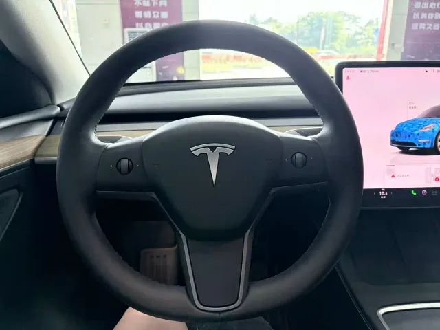 Tesla Model Y — Фото автомобиля 14