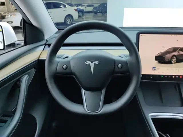 Tesla Model Y — Фото автомобиля 15
