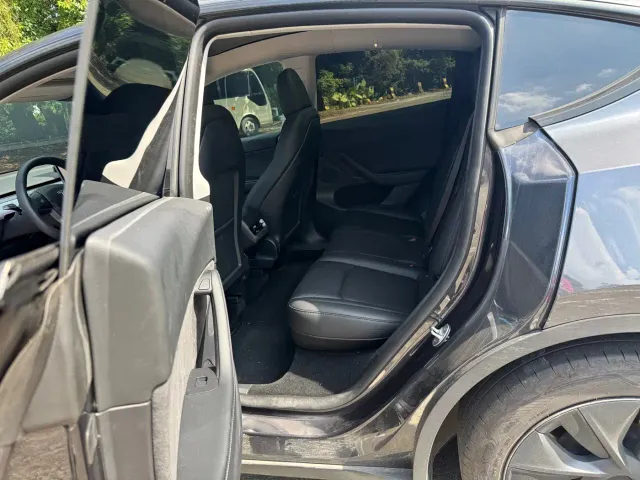 Tesla Model Y — Фото автомобиля 7