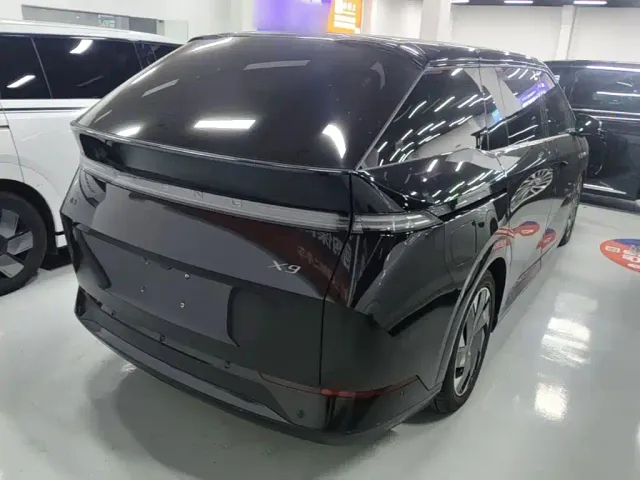Xpeng X9 — Фото автомобиля 6