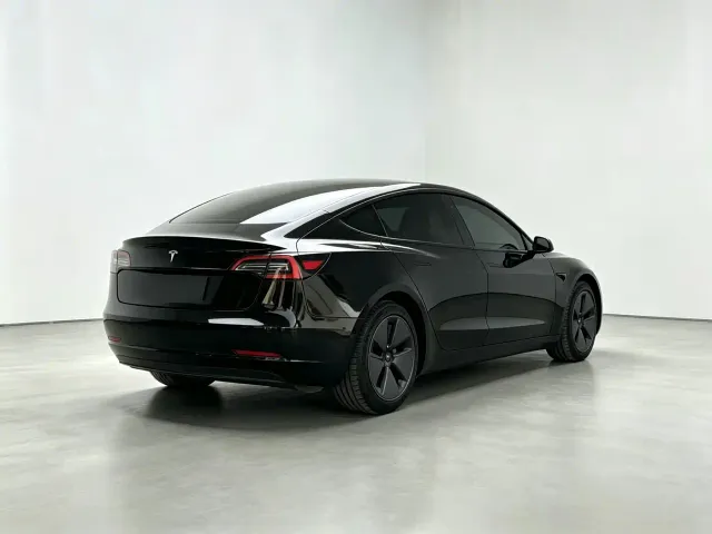 Tesla Model 3 — Фото автомобиля 7