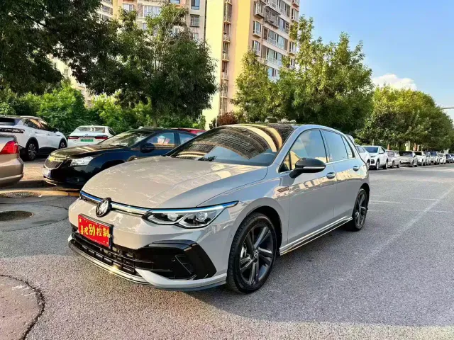 Фотография автомобиля — Volkswagen Golf