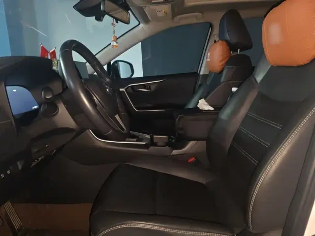 Toyota RAV4 — Фото автомобиля 7