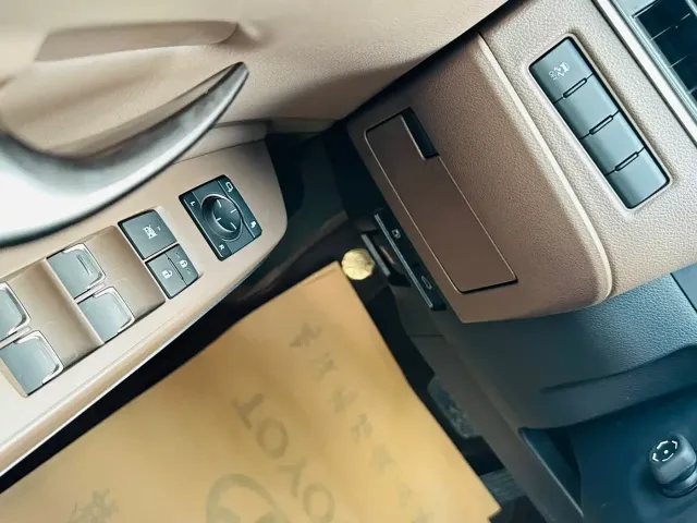 Lexus ES — Фото автомобиля 18