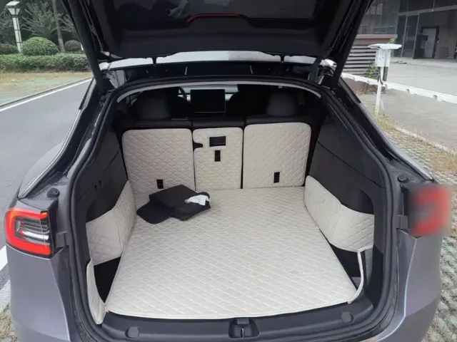 Tesla Model Y — Фото автомобиля 18